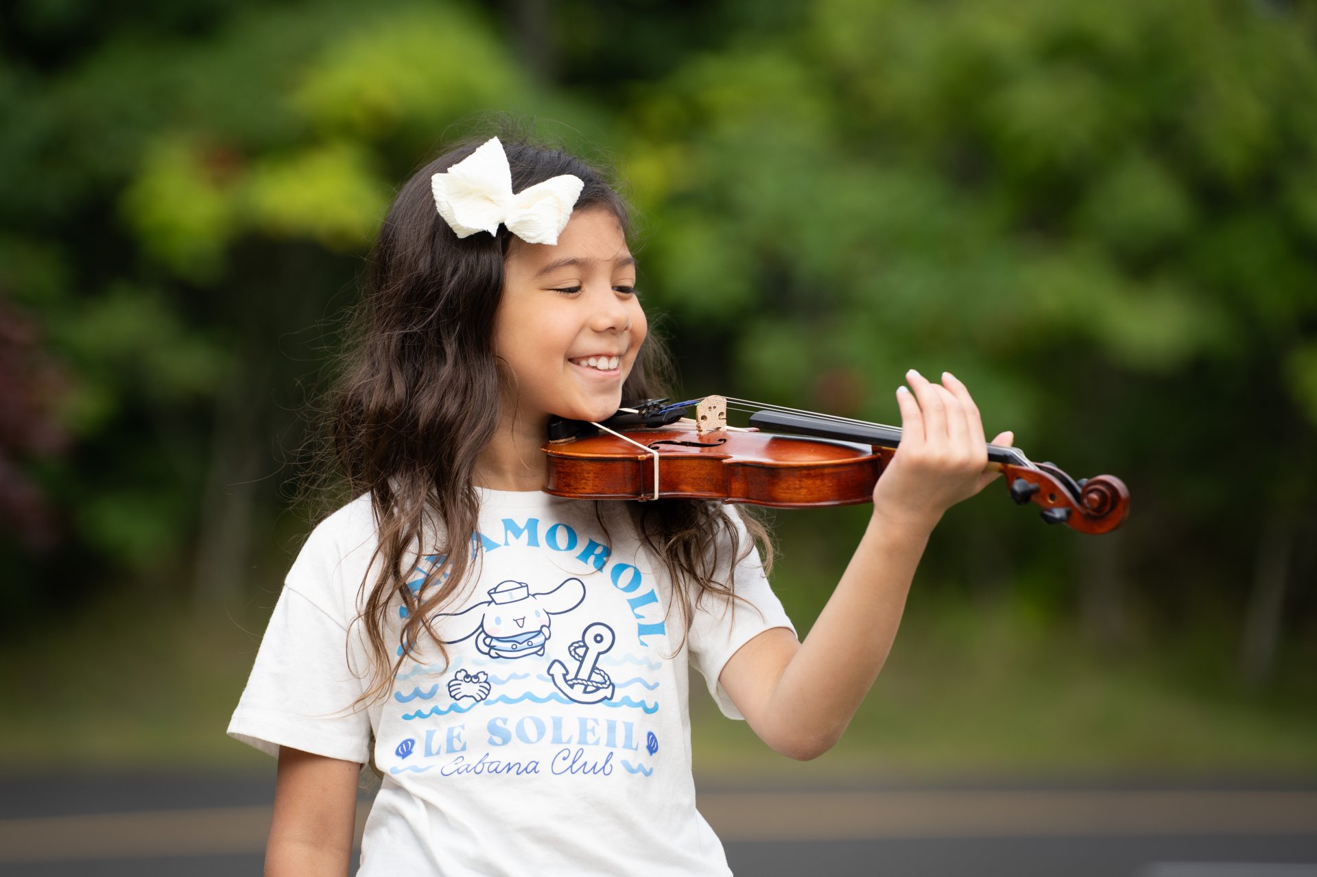 students playing violins