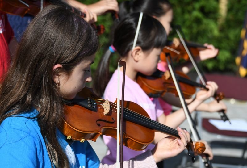 students playing violins